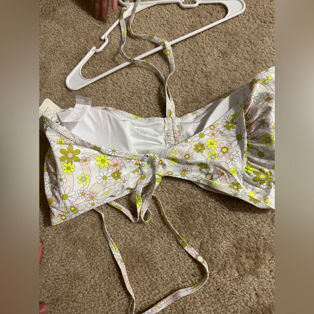 Fabletics swim top - Picture 2 of 3